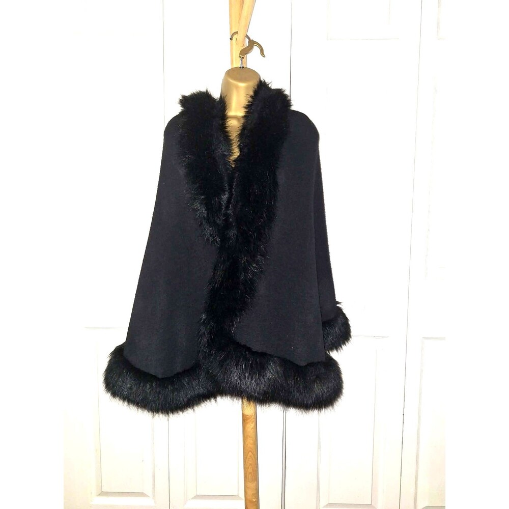 Faux Fur Trim Black Knit Shawl Cape Wrap One Size Old Hollywood Old Money Gothic
